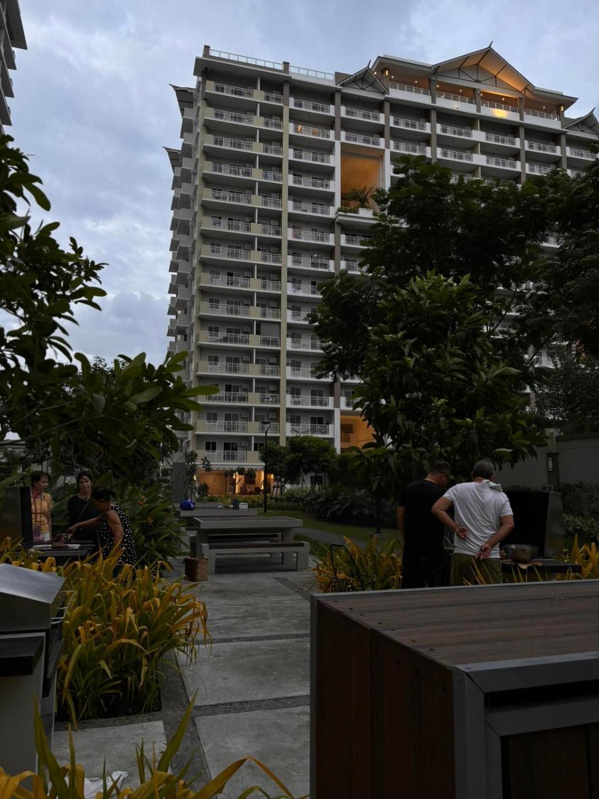 2 Bedroom Condo Unit Near Sm Bf & Naia At The Atherton By Dmci With 2 Balcony Paranaque City Εξωτερικό φωτογραφία