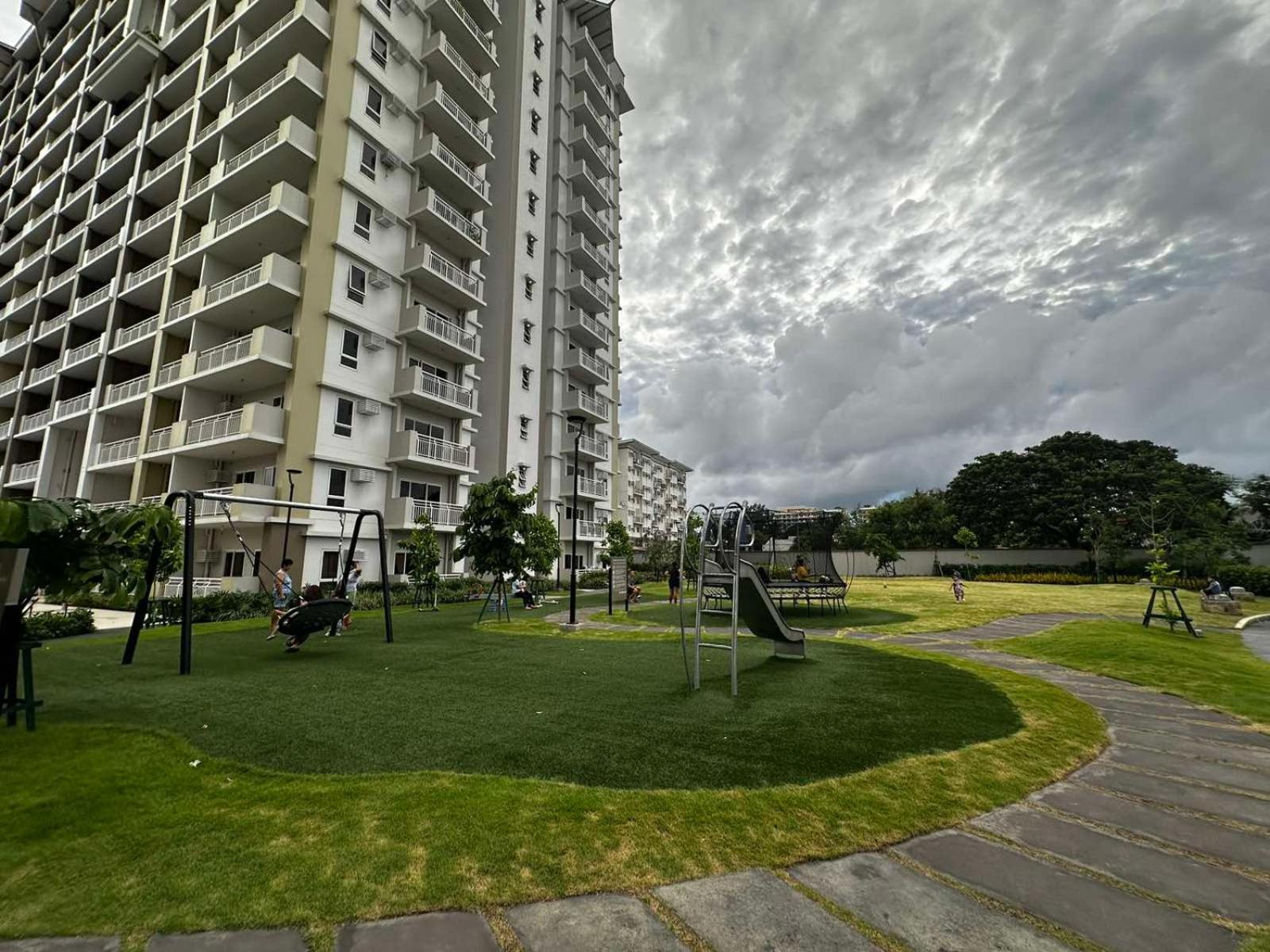 2 Bedroom Condo Unit Near Sm Bf & Naia At The Atherton By Dmci With 2 Balcony Paranaque City Εξωτερικό φωτογραφία