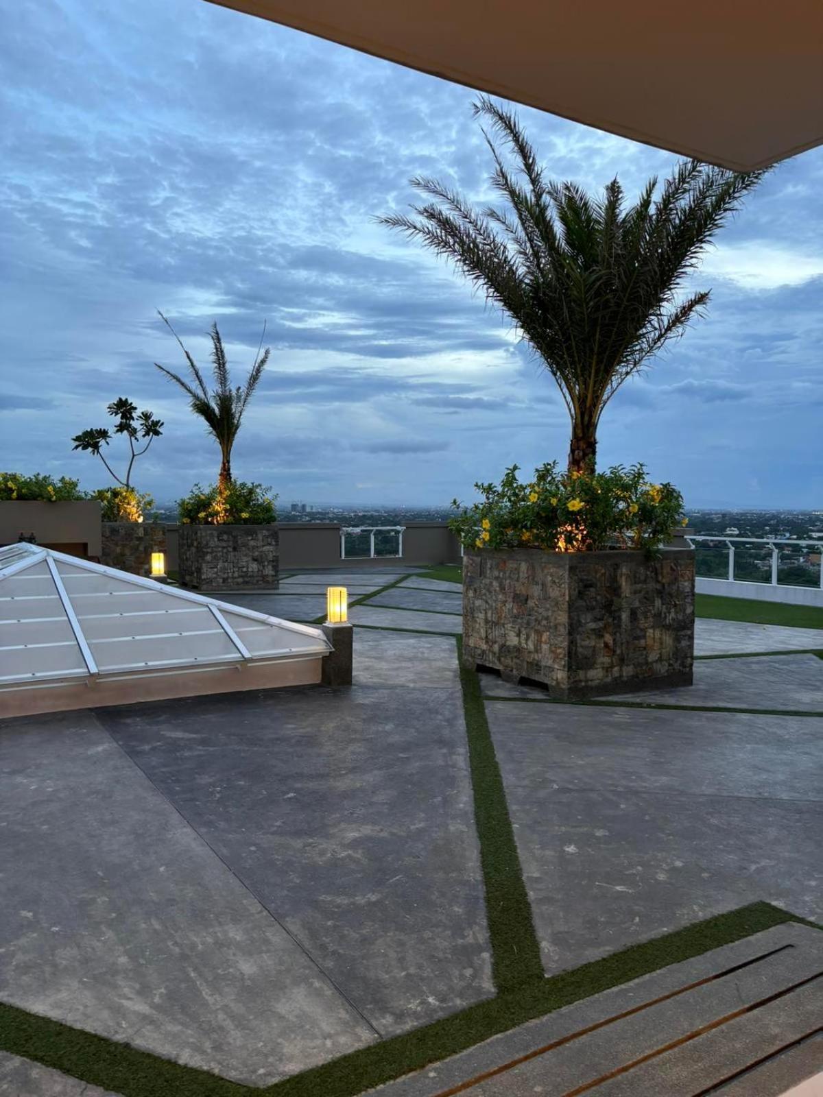 2 Bedroom Condo Unit Near Sm Bf & Naia At The Atherton By Dmci With 2 Balcony Paranaque City Εξωτερικό φωτογραφία