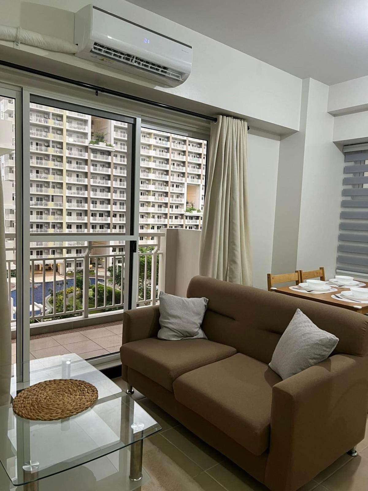 2 Bedroom Condo Unit Near Sm Bf & Naia At The Atherton By Dmci With 2 Balcony Paranaque City Εξωτερικό φωτογραφία