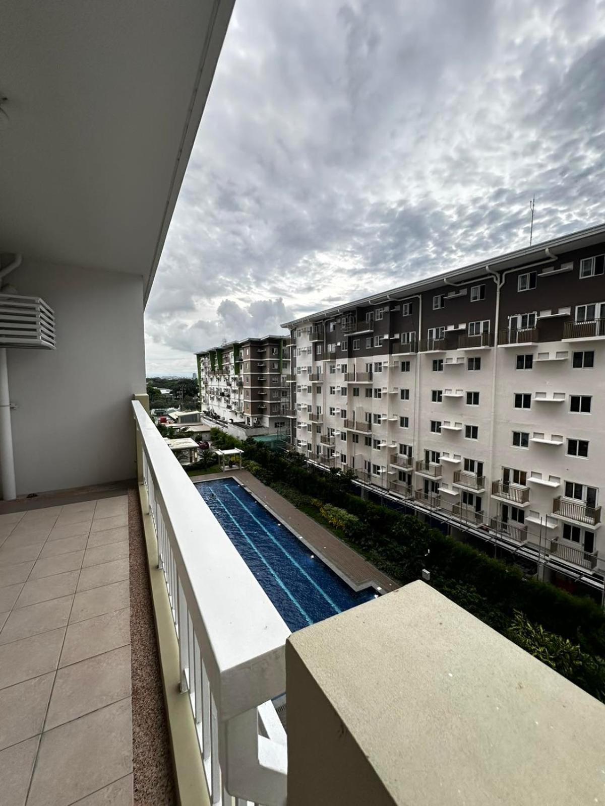 2 Bedroom Condo Unit Near Sm Bf & Naia At The Atherton By Dmci With 2 Balcony Paranaque City Εξωτερικό φωτογραφία